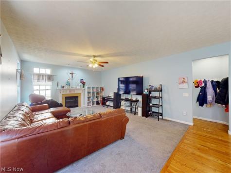 4484 Castlegate Boulevard Uniontown OH 44685