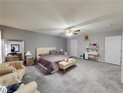 4484 Castlegate Boulevard Uniontown OH 44685