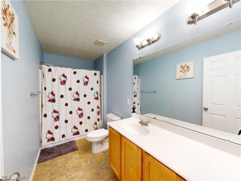 4484 Castlegate Boulevard Uniontown OH 44685