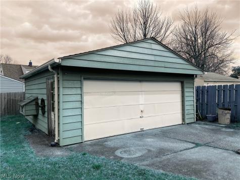 6024 Brook Court Brook Park OH 44142