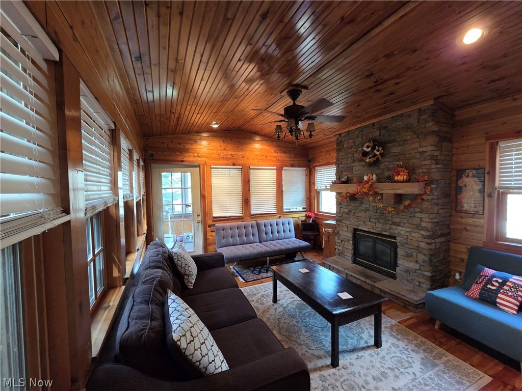 7374 Lakeshore Drive Carrollton OH 44615