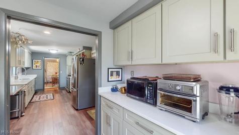 1896 Dunellon Drive Lyndhurst OH 44124