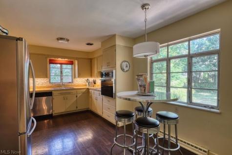 301 Breezewood Drive Bay Village OH 44140