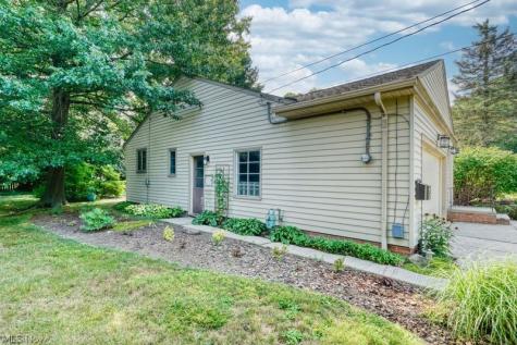 301 Breezewood Drive Bay Village OH 44140