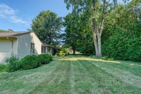 301 Breezewood Drive Bay Village OH 44140