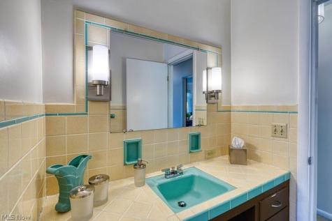 301 Breezewood Drive Bay Village OH 44140