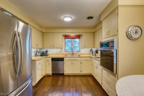 301 Breezewood Drive Bay Village OH 44140