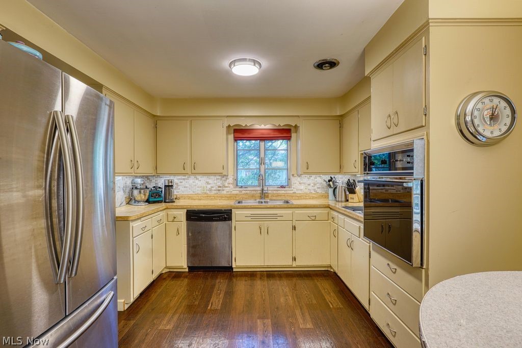 301 Breezewood Drive Bay Village OH 44140