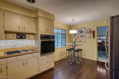 301 Breezewood Drive Bay Village OH 44140