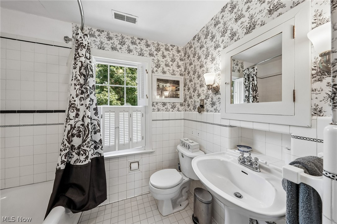 170 Overwood Road Akron OH 44313