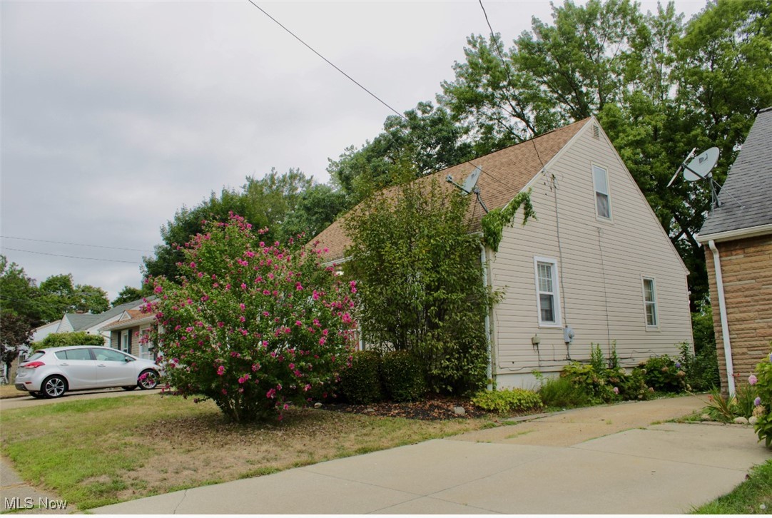 2461 Ogden Avenue Akron OH 44312
