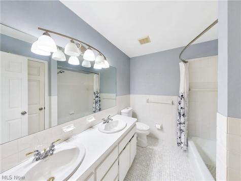 4788 Lindsey Lane Richmond Heights OH 44143