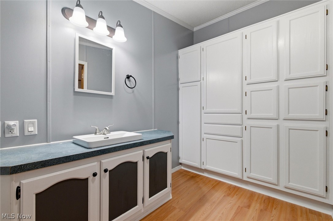 6502 N Park Avenue Bristolville OH 44402