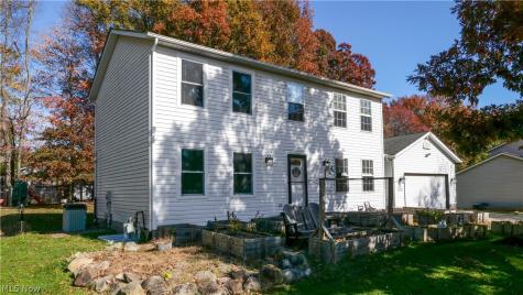 8225 Clover Lane Garrettsville OH 44231