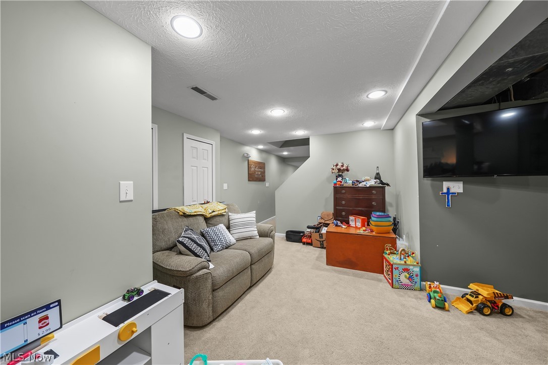 8225 Clover Lane Garrettsville OH 44231