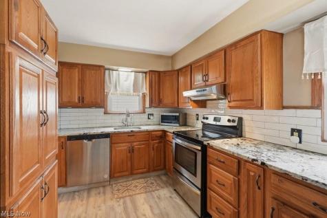 5066 W 6th Street Brooklyn Heights OH 44131