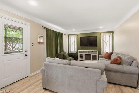 5066 W 6th Street Brooklyn Heights OH 44131