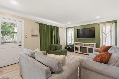 5066 W 6th Street Brooklyn Heights OH 44131