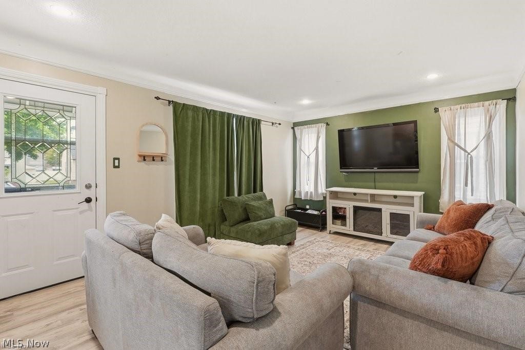 5066 W 6th Street Brooklyn Heights OH 44131
