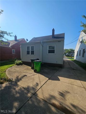4237 Stonehaven Road South Euclid OH 44121