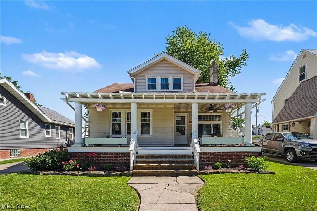 16901 Melgrave Avenue Cleveland OH 44135