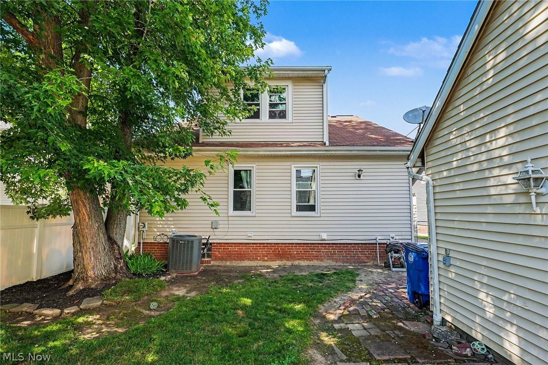 16901 Melgrave Avenue Cleveland OH 44135