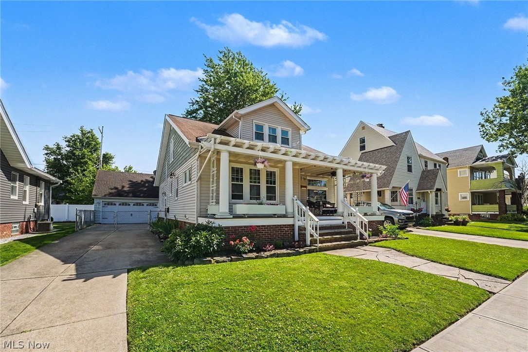 16901 Melgrave Avenue Cleveland OH 44135
