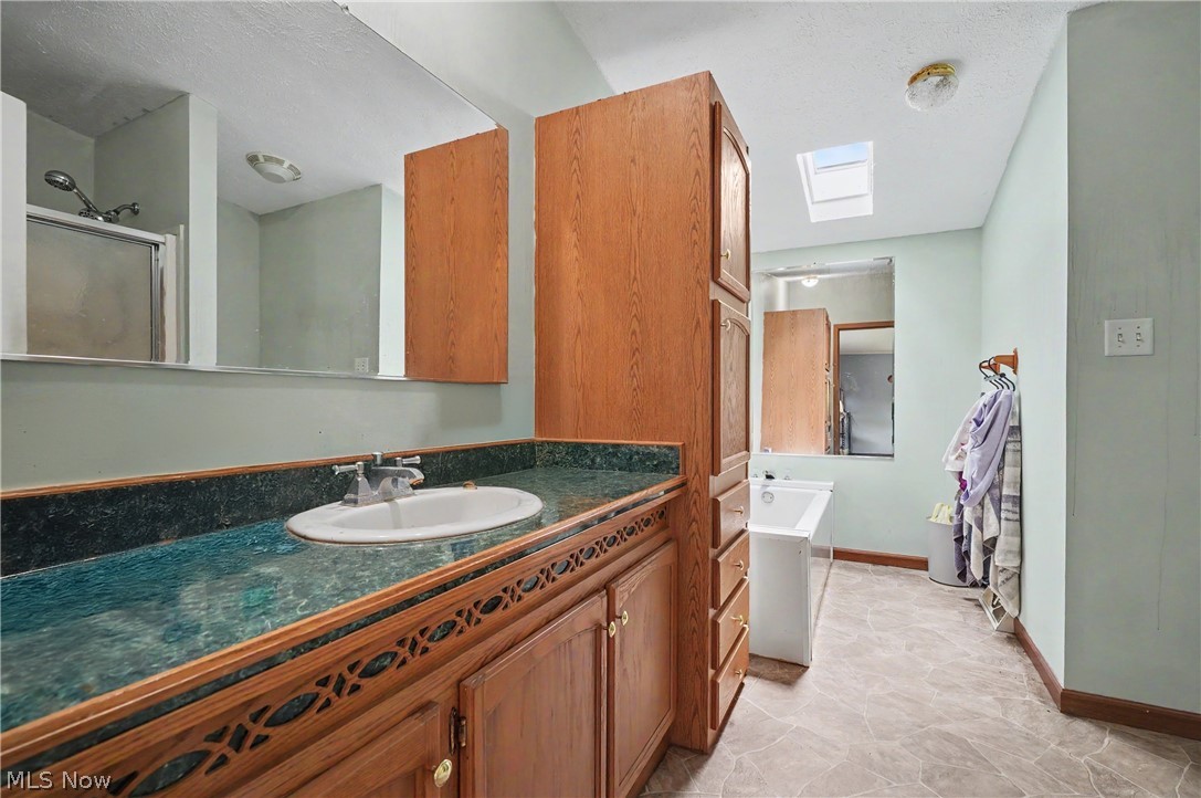 788 State Route 88 NE Bristolville OH 44402