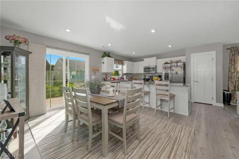 203 Hidden Cove Amherst OH 44001