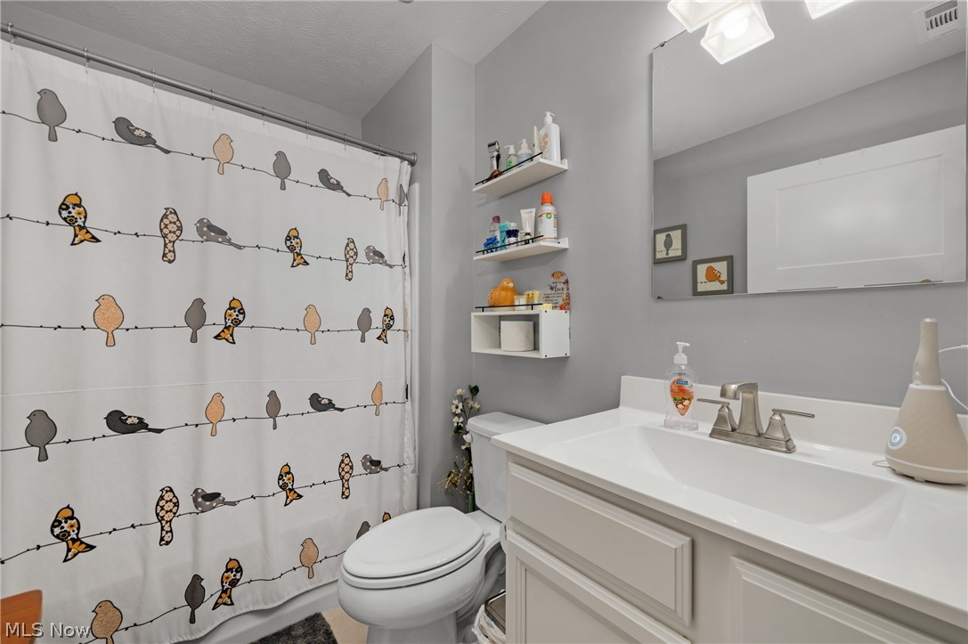 203 Hidden Cove Amherst OH 44001