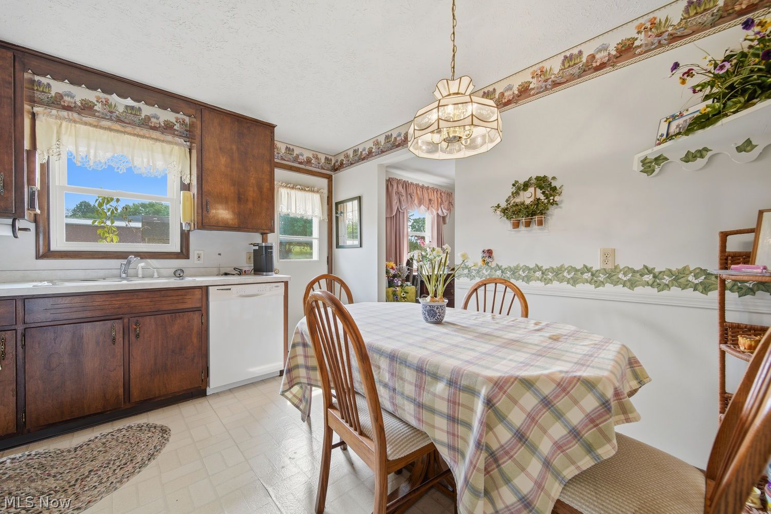 11251 NE Lynwood Drive NE Magnolia OH 44643