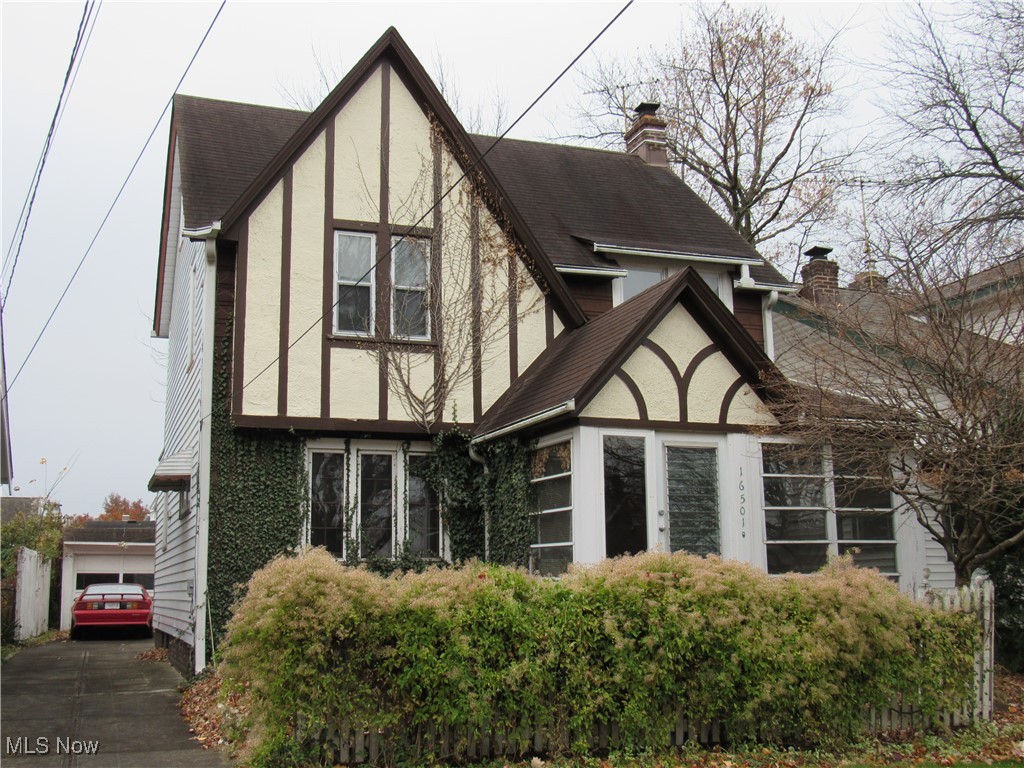 16501 Larchwood Avenue Cleveland OH 44135
