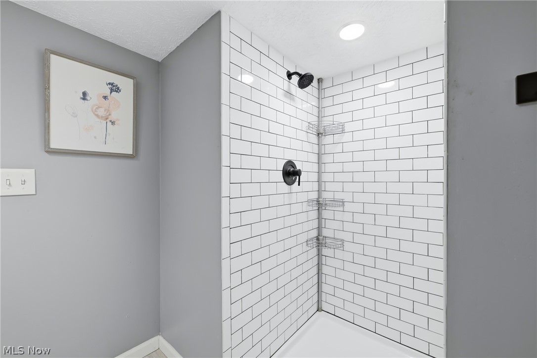 1159 Timbercrest Youngstown OH 44505
