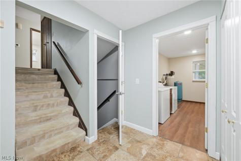 1159 Timbercrest Youngstown OH 44505