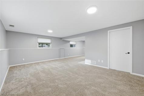 1159 Timbercrest Youngstown OH 44505
