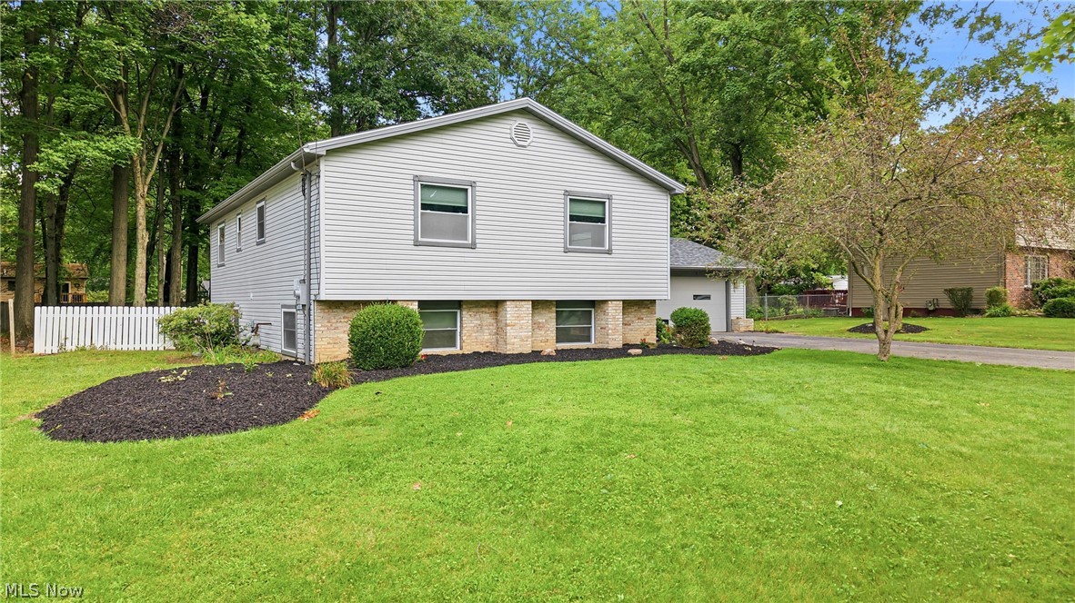 1159 Timbercrest Youngstown OH 44505