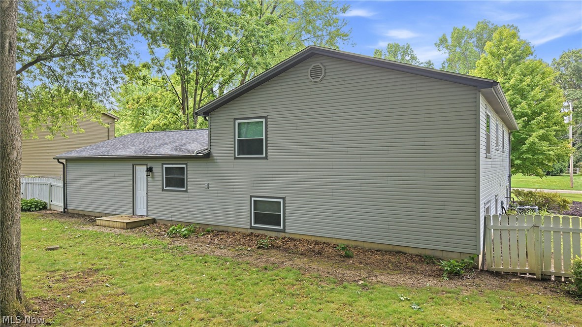 1159 Timbercrest Youngstown OH 44505