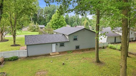 1159 Timbercrest Youngstown OH 44505