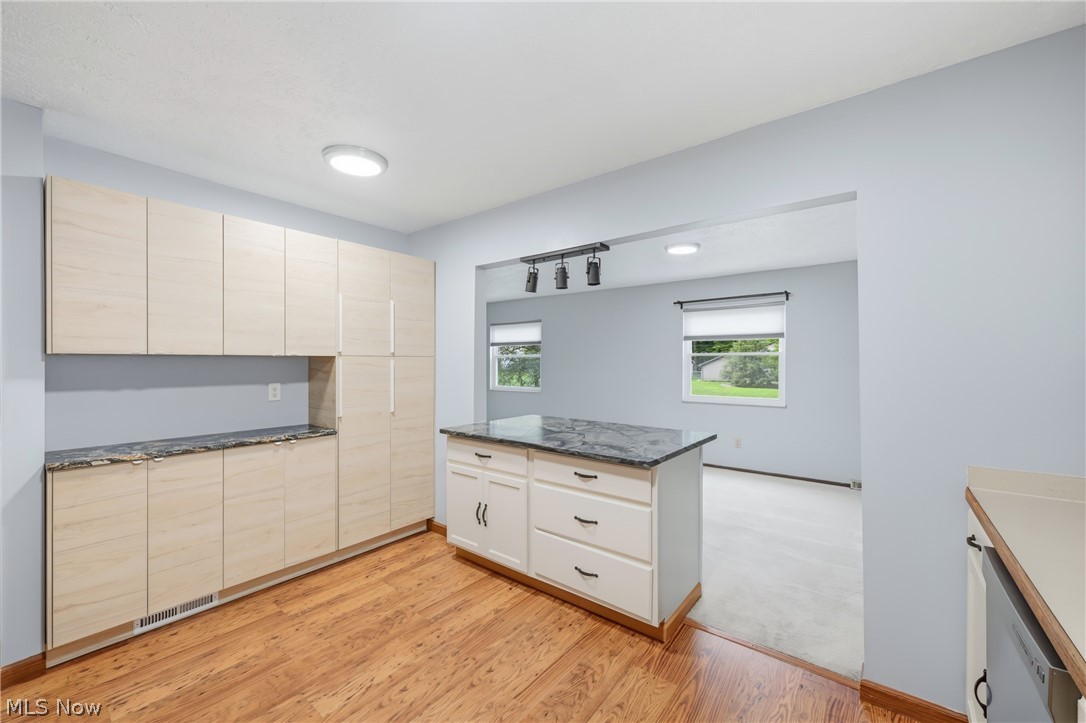 1159 Timbercrest Youngstown OH 44505