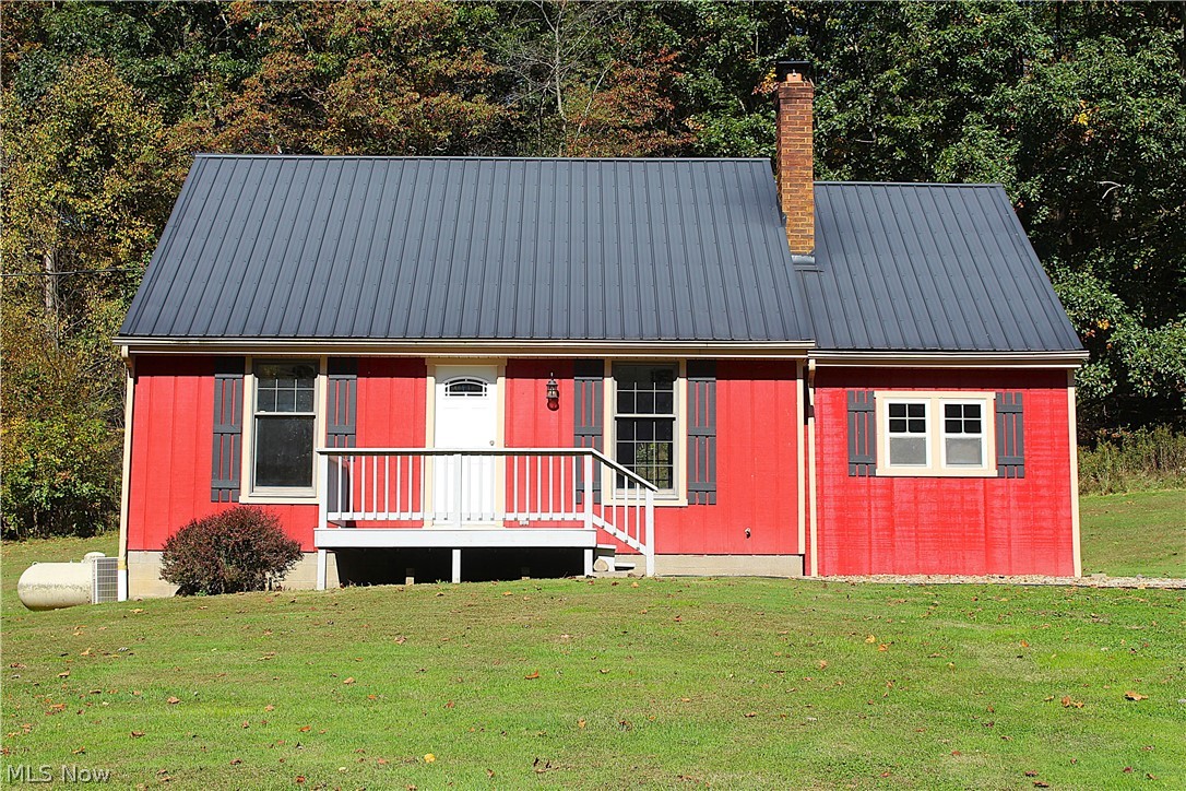 49410 Pioneer Road Negley OH 44441