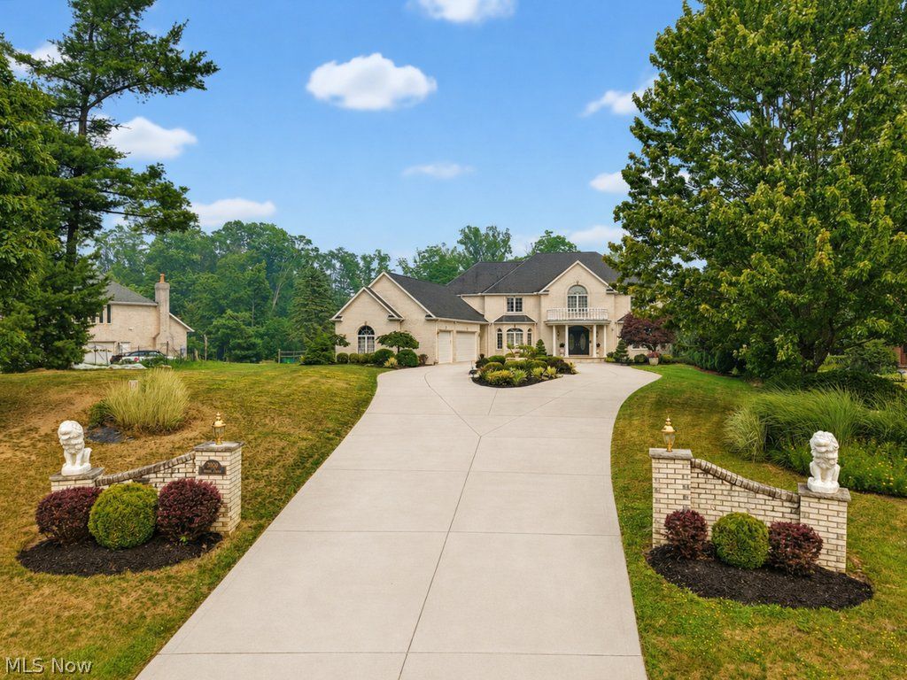 2080 Oxford Circle Hinckley OH 44233