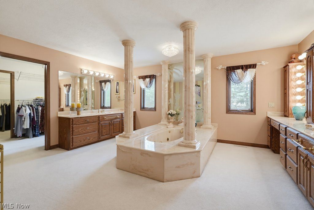 2080 Oxford Circle Hinckley OH 44233