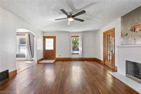 536 NW Jackson Avenue NW Massillon OH 44646