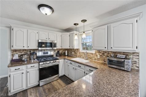 30 Chelmsford Drive Aurora OH 44202