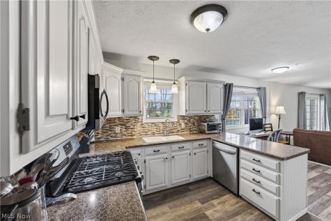 30 Chelmsford Drive Aurora OH 44202