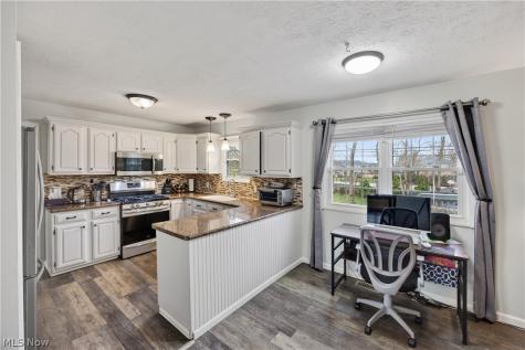30 Chelmsford Drive Aurora OH 44202