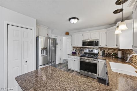 30 Chelmsford Drive Aurora OH 44202