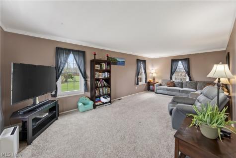 30 Chelmsford Drive Aurora OH 44202