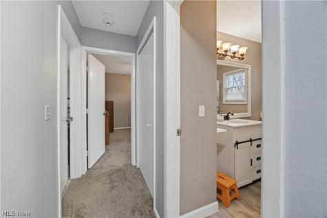30 Chelmsford Drive Aurora OH 44202
