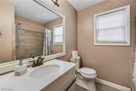 30 Chelmsford Drive Aurora OH 44202